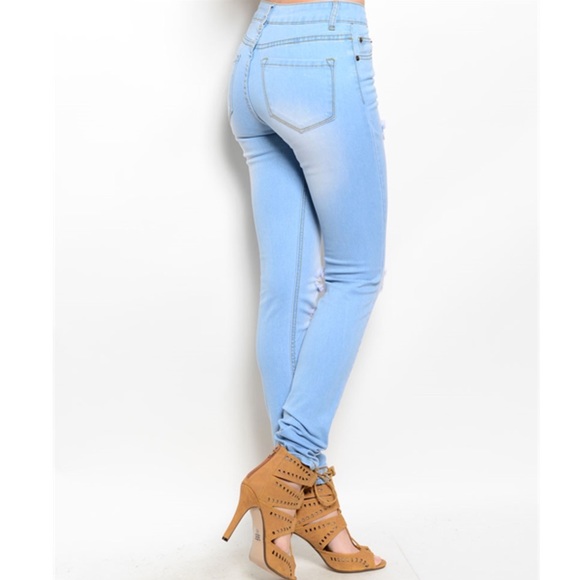 Isabelle LaRue Denim - BNWT Light Distressed Denim Pants